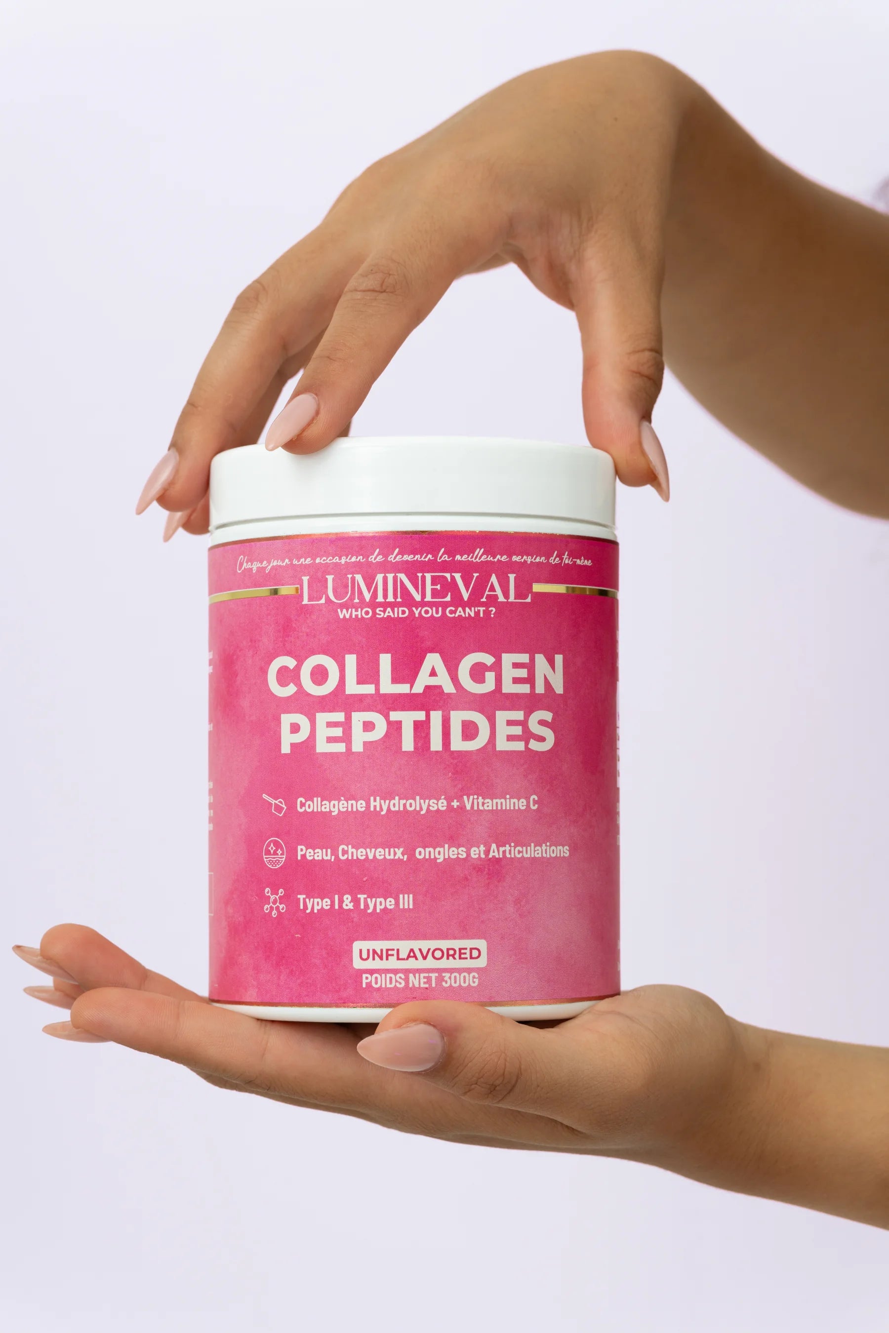 Mains tenant Lumineval Collagen Peptides